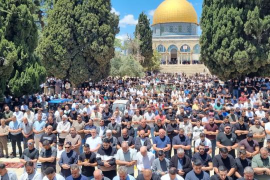 70 ألف مصل يؤدون صلاة الجمعة في المسجد الأقصى وسط إجراءات إسرائيلية مشددة