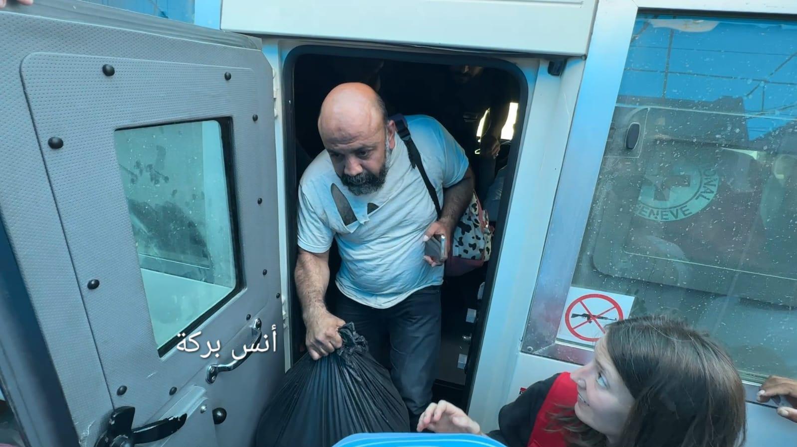 الأسرى اعتُقلوا خلال العمليات البرية في القطاع ونُقلوا إلى مستشفى شهداء الأقصى لتلقي العلاج