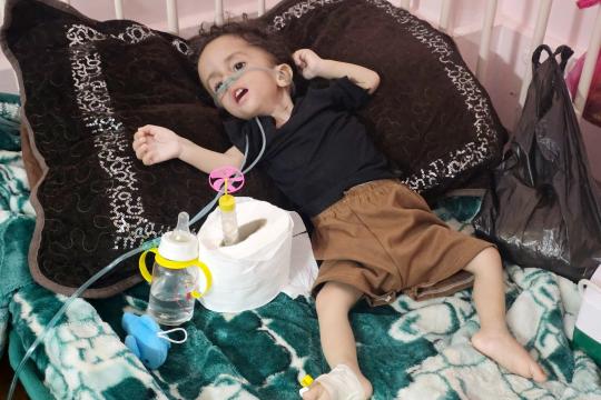تحذيرات عقب نفاد حليب الأطفال من مجمع ناصر الطبي