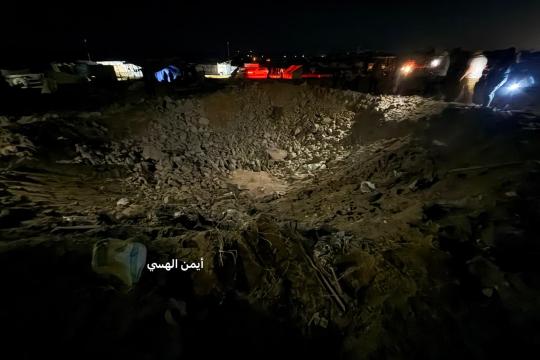 غارات إسرائيلية مكثفة على غزة تسفر عن شهيد وتشريد عائلات نازحة في خانيونس ومدينة غزة