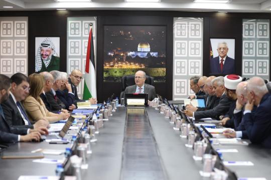مجلس الوزراء الفلسطيني: تعهدات دولية بمليار دولار لتعافي غزة وخطوات لمعالجة أزمة المحروقات والرواتب