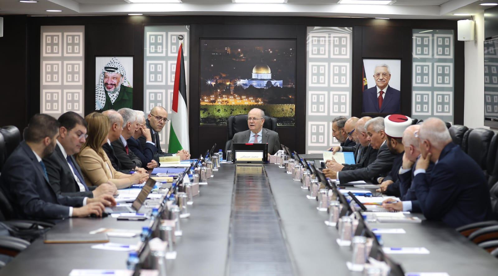 المجلس يدين تصاعد اعتداءات المستوطنين، ويحذر من تدهور الأوضاع الإنسانية في غزة، ويقر إجراءات اقتصادية ومالية لدعم الاستقرار الداخلي.