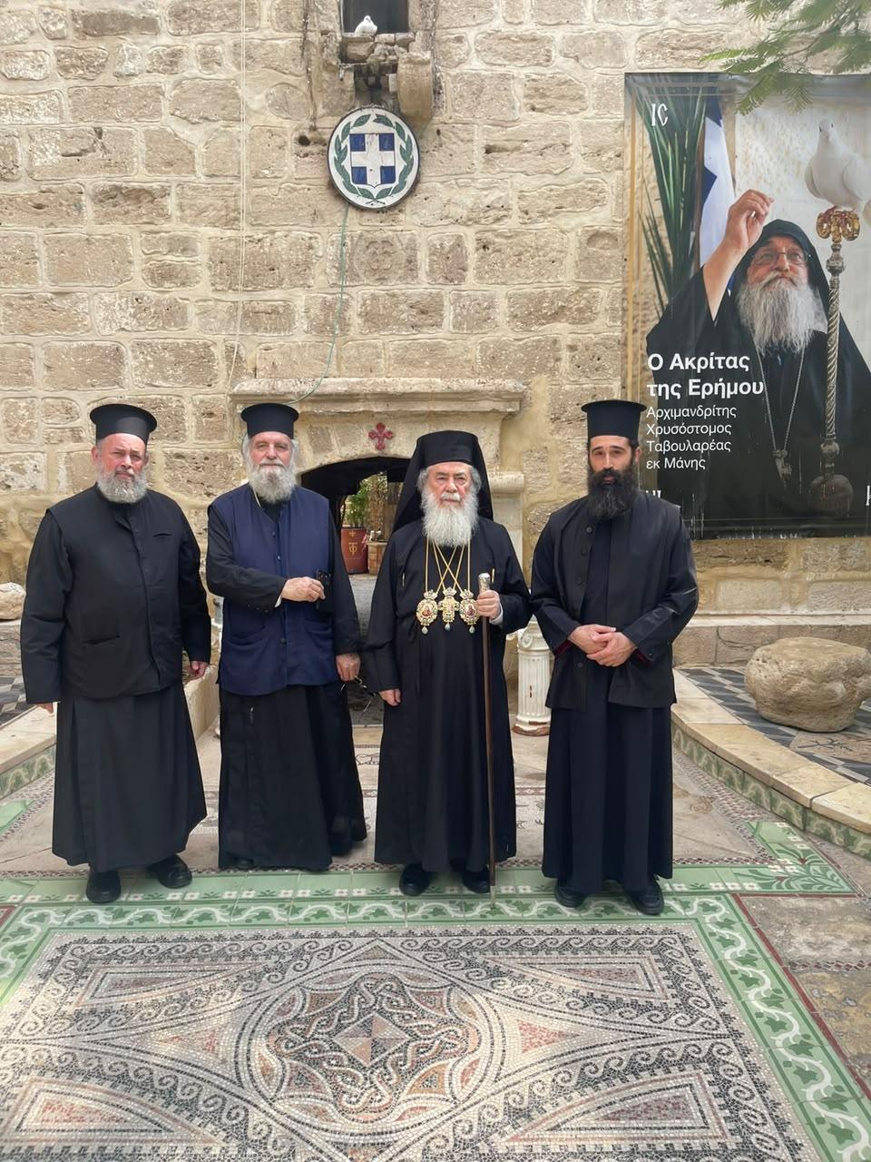 بطريرك القدس يلتقي العاملين والرهبان ويشيد بأعمال النهوض في دير القديس جيراسيموس