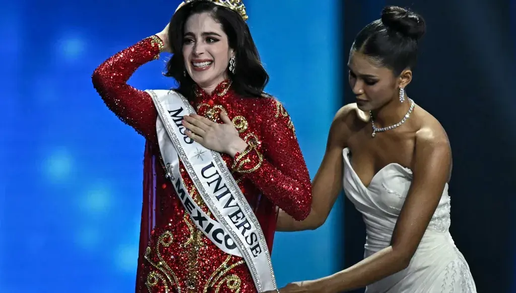 المكسيكية فاطمة بوش تُتوّج ملكة جمال الكون 2025