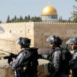 الاحتلال الإسرائيلي يبعد 3 مقدسيين عن المسجد الأقصى لمدة 6 أشهر