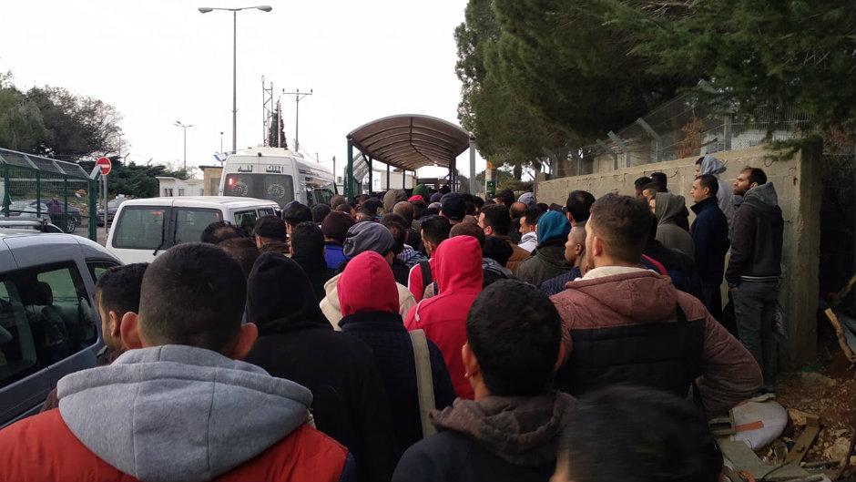 الاحتلال يواصل قمع العمال وارتكاب الانتهاكات، والنقابات تطالب المجتمع الدولي بالتدخل