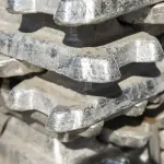 الألمنيوم يقترب من أعلى إغلاق في 4 سنوات مع مخاوف خفض الإنتاج في الصين واضطرابات الإمدادات