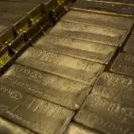 الذهب يتراجع مع تصاعد التوترات في الشرق الأوسط وارتفاع مخاوف التضخم