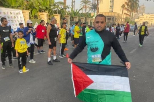إنجاز تاريخي.. العداء الفلسطيني سامي نتيل يحصد المركز الثالث في سباق "ألترا تريل" الدولي بتونس