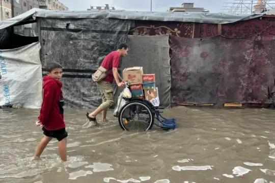 تحذير فلسطيني من كارثة إنسانية تهدد 300 ألف عائلة في غزة مع اقتراب الشتاء