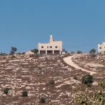 مستوطنون يجبرون عائلة فلسطينية على النزوح ويستولون على منزلها جنوب نابلس