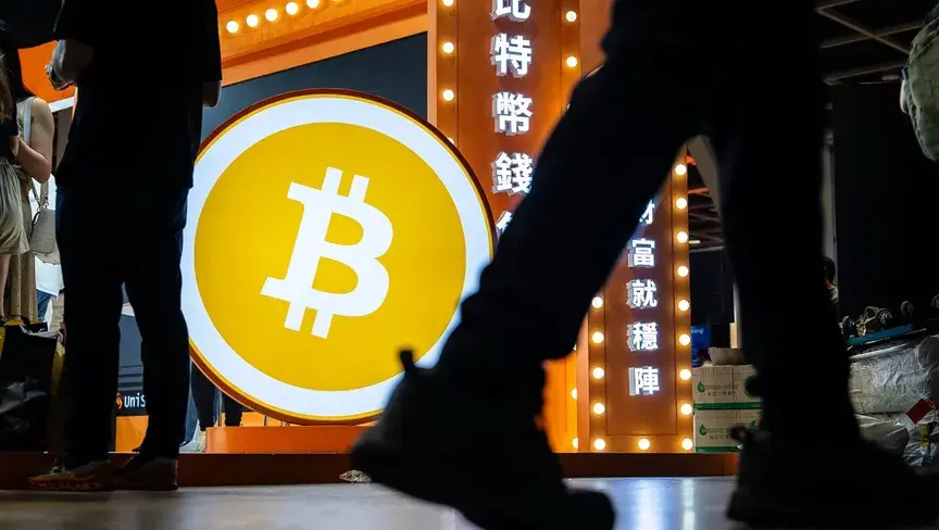 العملة المشفرة تهبط إلى 78,649 دولاراً بعد بيانات وظائف قوية.. وأسهم شركات القطاع تتراجع
