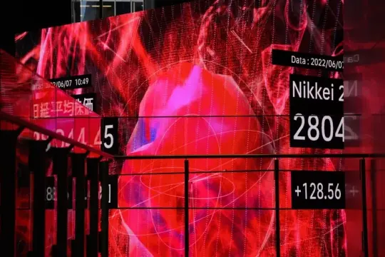 الأسهم الآسيوية تقترب من مستويات قياسية بدعم التكنولوجيا رغم توترات الشرق الأوسط