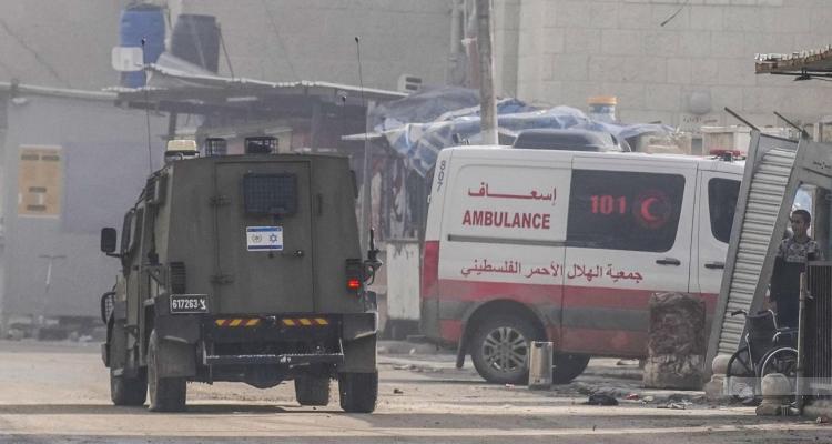 قصف في غزة واعتقالات في طولكرم ورام الله وإغلاق حواجز وتشديد عسكري في القدس وبيت لحم