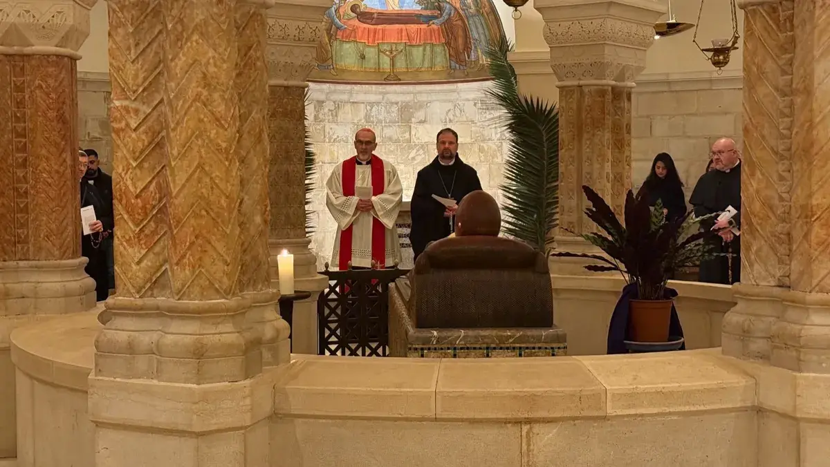 القرار الإسرائيلي أثار انتقادات غربية واسعة قبل أن يسمح الكاردينال بدخول كنيسة القيامة