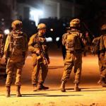 قوات الاحتلال تقتحم مخيم قلنديا شمال القدس وتنفذ مداهمات واسعة