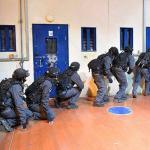 انتهاكات خطيرة داخل سجن عوفر: أسرا يروون معاناتهم الصحية والنفسية