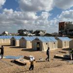 الكشف عن خطة لاستبدال الخيام المتضررة بغزة بوحدات سكنية مسبقة الصنع