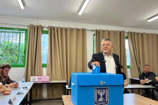جبارين بعد التصويت: نأمل بإرسال حكومة نتنياهو إلى مزبلة التاريخ