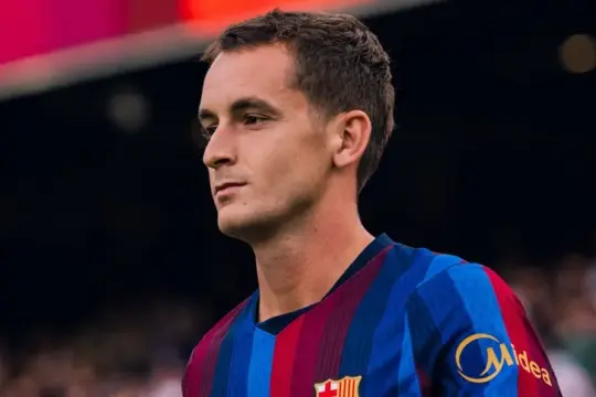 ديبورتيفو لاكورونيا يضم مارك كاسادو من برشلونة على سبيل الإعارة حتى 2027