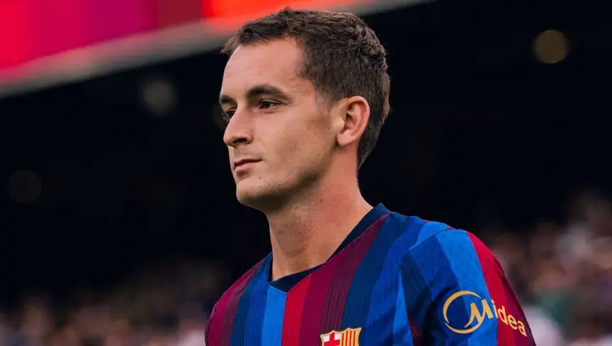 ديبورتيفو لاكورونيا يضم مارك كاسادو من برشلونة على سبيل الإعارة حتى 2027