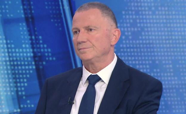رئيس الكنيست السابق يقول إنه لن يخوض الانتخابات التمهيدية للحزب، ويدعو إلى تشكيل حكومة وحدة وطنية.