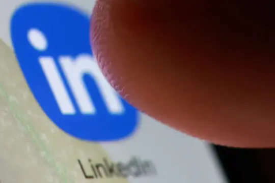 لينكدإن تطلق آلية بحث جديدة مدعومة بالذكاء الاصطناعي للعثور على الأشخاص عبر أوصاف تفصيلية