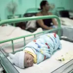 الموسيقى تخفف التوتر وتعزز الترابط بين الآباء وأطفالهم في وحدات العناية المركزة