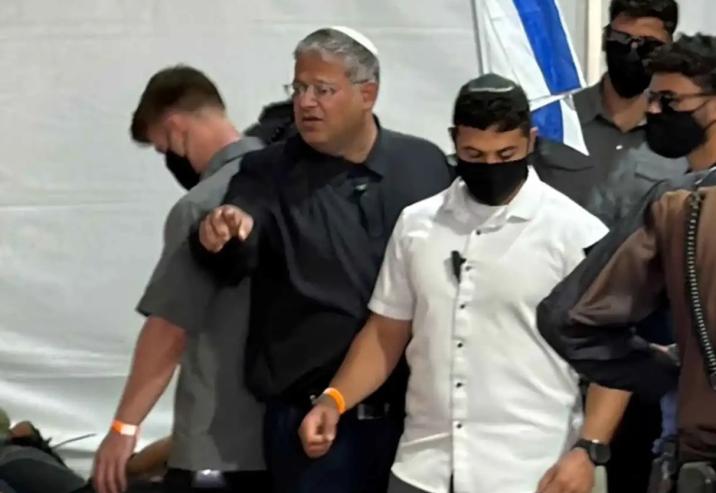 إيطاليا وفرنسا وإسبانيا وهولندا وبلجيكا ودول أخرى تطالب بتوضيحات عاجلة وتدين ما وصفته بـ”انتهاك كرامة الإنسان” خلال احتجاز وترحيل مئات النشطاء المتجهين إلى غزة