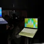 أبل تكشف عن أجهزة MacBook Air وMacBook Pro بمعالجات M5 وشاشات Studio Display XDR