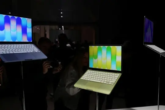 أبل تكشف عن أجهزة MacBook Air وMacBook Pro بمعالجات M5 وشاشات Studio Display XDR