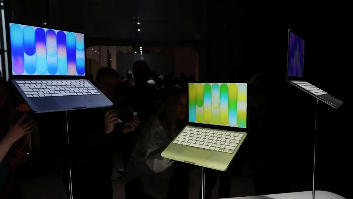 MacBook Pro الجديد يرفع أداء الذكاء الاصطناعي والمحترفين، وMacBook Air يمنح سرعة تخزين أكبر وتجربة محمولة محسّنة