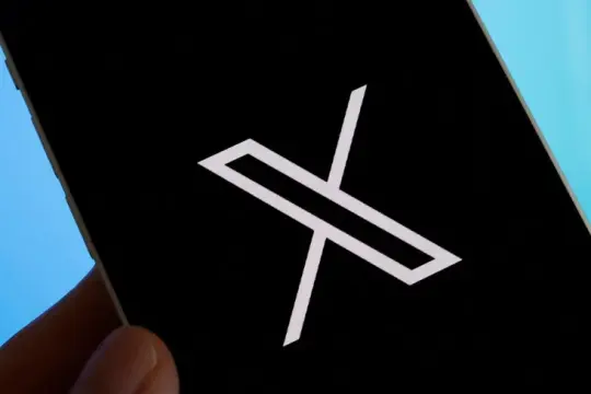 منصة "إكس" تعود للعمل بعد عطل مفاجئ… وارتفاع سابق في حركة الإنترنت عطّل خدمات عالمية