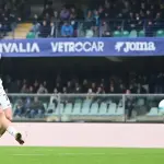 إنتر ميلان يخطف فوزًا قاتلًا على فيرونا ويواصل مطاردة نابولي في صدارة الدوري