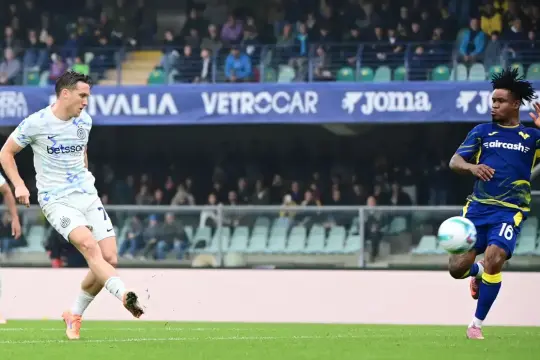 إنتر ميلان يخطف فوزًا قاتلًا على فيرونا ويواصل مطاردة نابولي في صدارة الدوري