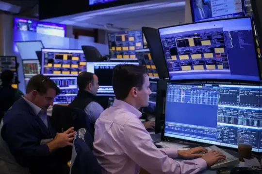 النفط يضغط على الأسهم والسندات الأميركية مع تصاعد مخاوف التضخم