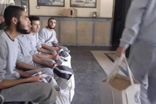 الإفراج عن 5 أسرى من عائلة الأسطل ونقلهم إلى مستشفى شهداء الأقصى وسط غزة