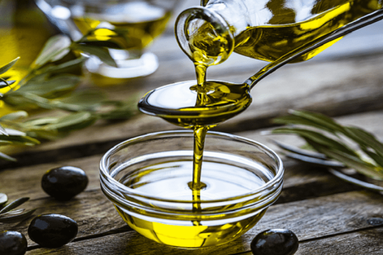 مجلس الزيتون يتحدث لمصدر عن عمليات غش الزيت بالضفة ومصدرها