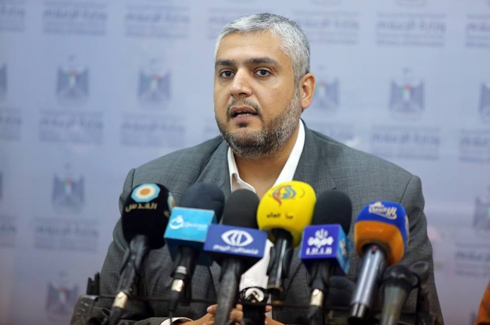 معروف: العمل الحكومي تواصلت مع جهات دولية بشأن شيكات الشؤون