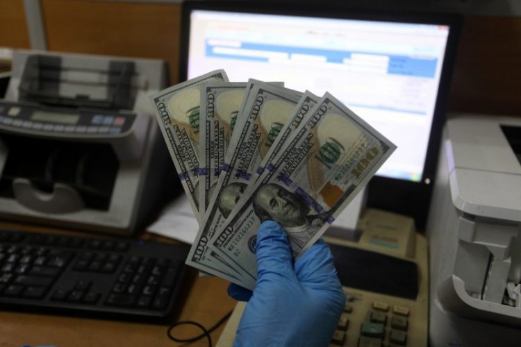أنباء عن اتفاق بين الاحتلال وقطر لتحويل أموال المنحة لغزة قريباً