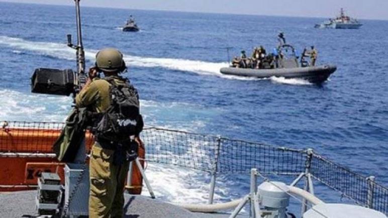 زوارق الاحتلال تستهدف الصيادين في بحر رفح