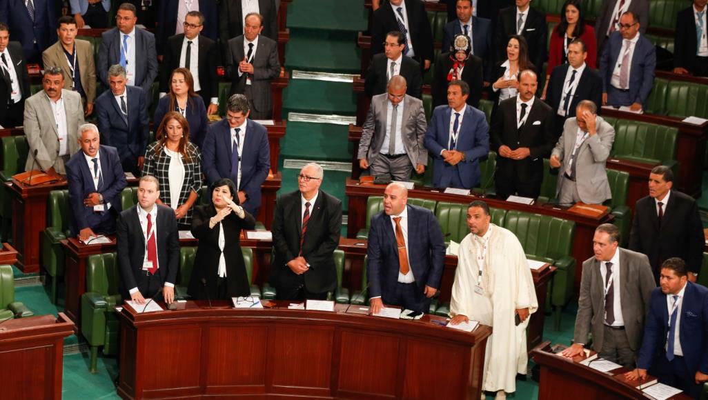 البرلمان التونسي يعلن أنه في حال انعقاد دائم ويطالب الرئيس بالتراجع عن تجميده