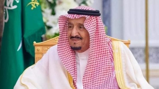 الملك سلمان يدعو أمير قطر لزيارة الرياض لحضور القمة الخليجية