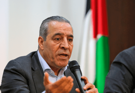 حسين الشيخ يلتقي نائب رئيس الوزراء القطري في الدوحة