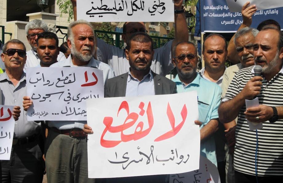 وزارة الأسرى تثمّن قرار العمل الحكومي بصرف راتب للمقطوعة رواتبهم