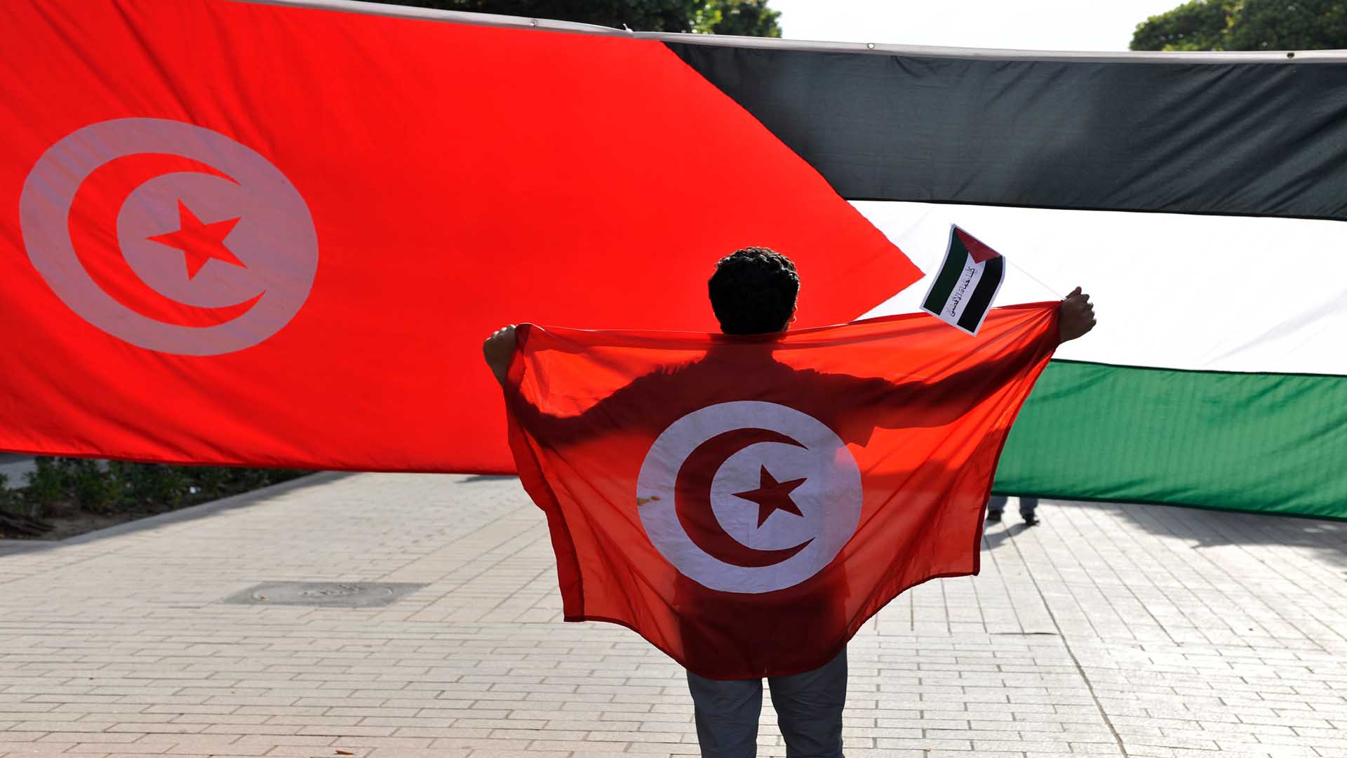 فلسطين تتبرع لتونس بـ50 جهاز أكسجين مكثف