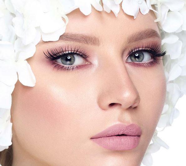 أفكار مميزة لمكياج الفتيات بالعيد