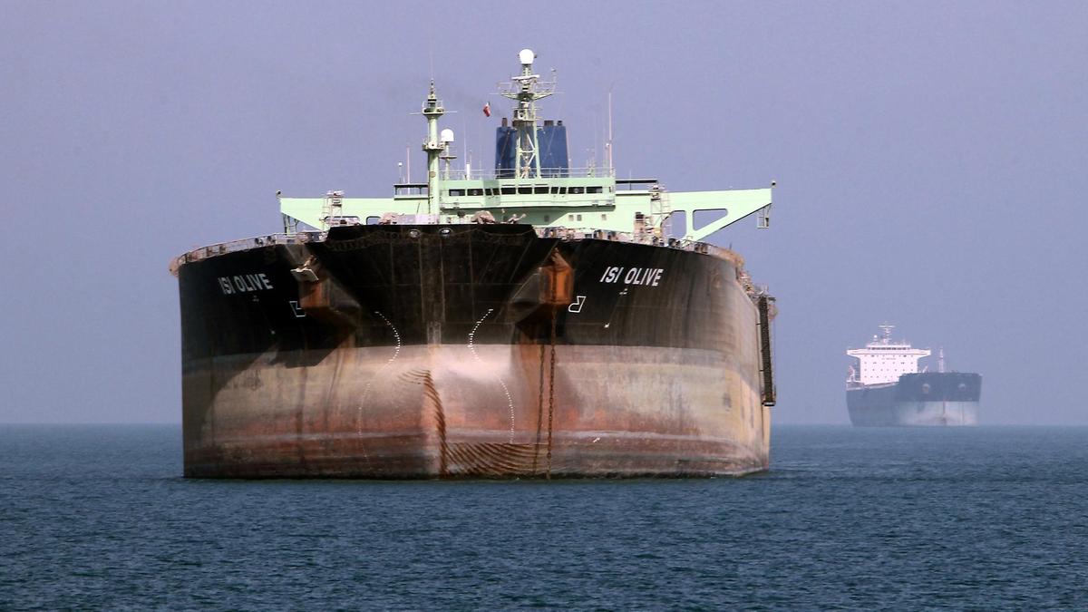 محمّلة بوقود مهرب.. إيران تحتجز سفينة في مياه الخليج