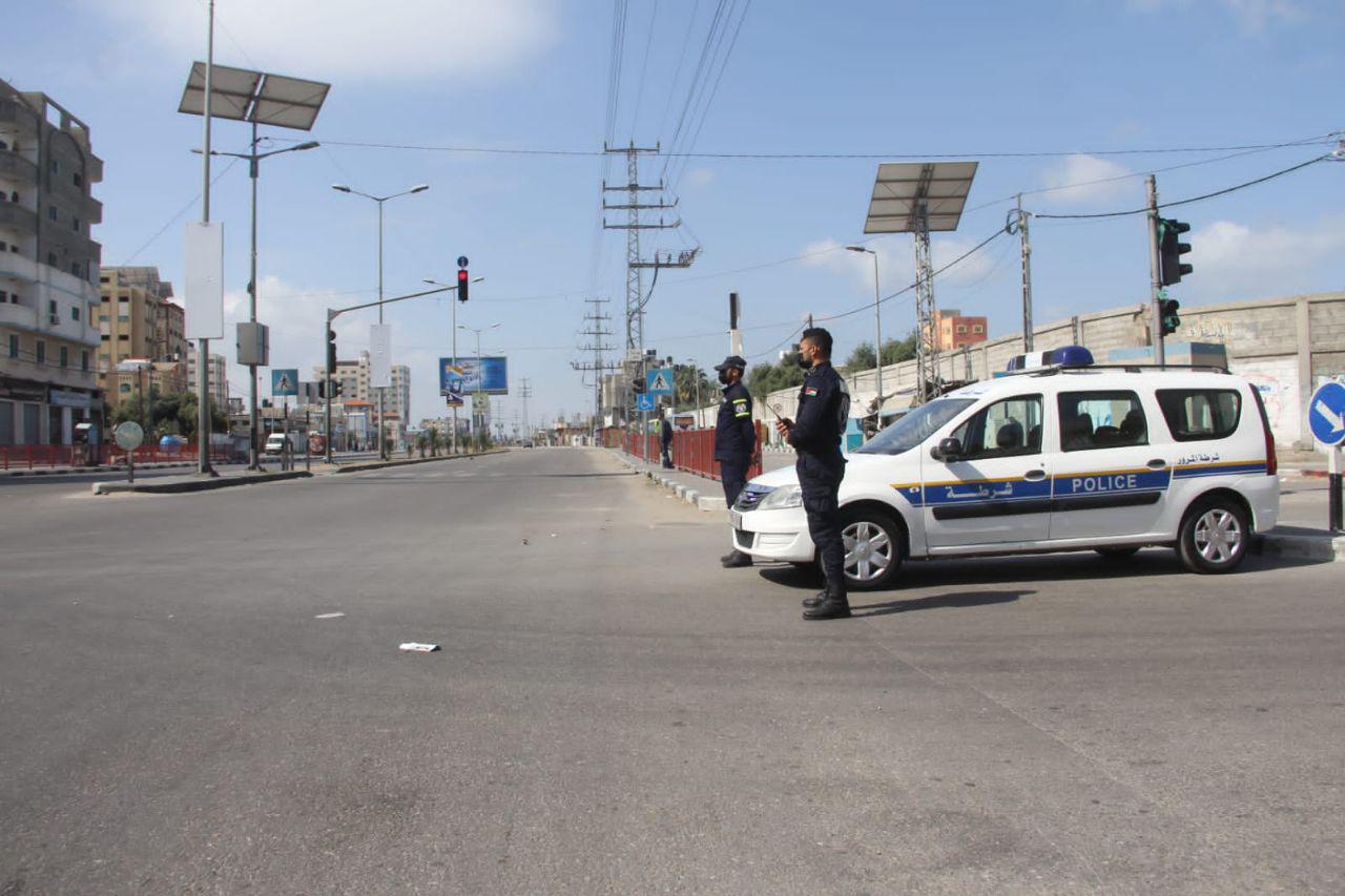 الشرطة في غزة تبدأ بتطبيق إجراءات مواجهة كورونا الجديدة