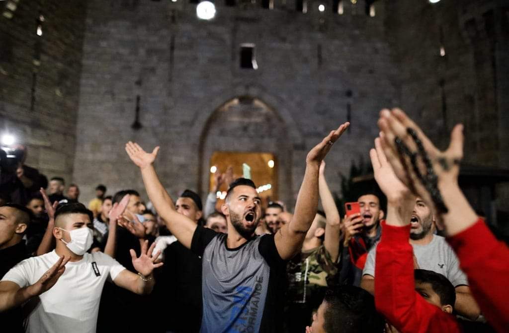 قيادات وفصائل فلسطينية تبارك انتصار المقدسيين وصمودهم أمام الاحتلال